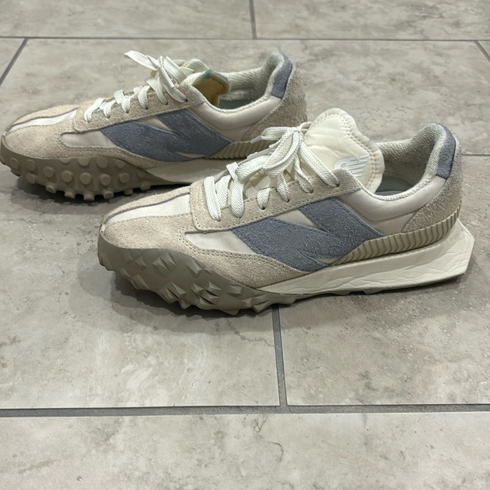 EUC! Women’s New Balance XC 72 tennis shoes in Sea Salt and Light Arctic Grey